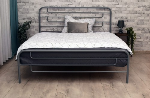 Modo Metalowe łóżko w lekko industrialnym stylu 2.jpg