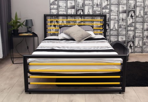 Maxi Yellow 1.jpg