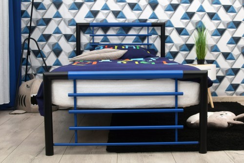 Blacka and blue 2.jpg