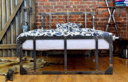 IRONLOV Łóżko metalowe w surowym loftowym stylu