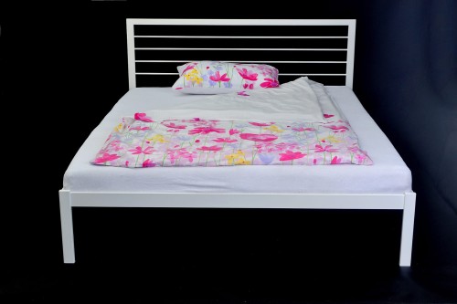 Nowoczesne, minimalistyczne łóżko metalowe DAKO