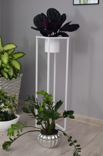 Kwietnik wysoki wykonany z metalu